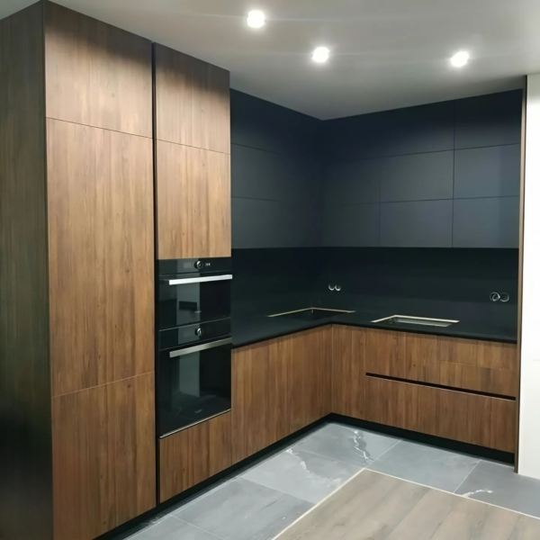 Tủ bếp Plywood phủ melamin vân gỗ óc chó BC25
